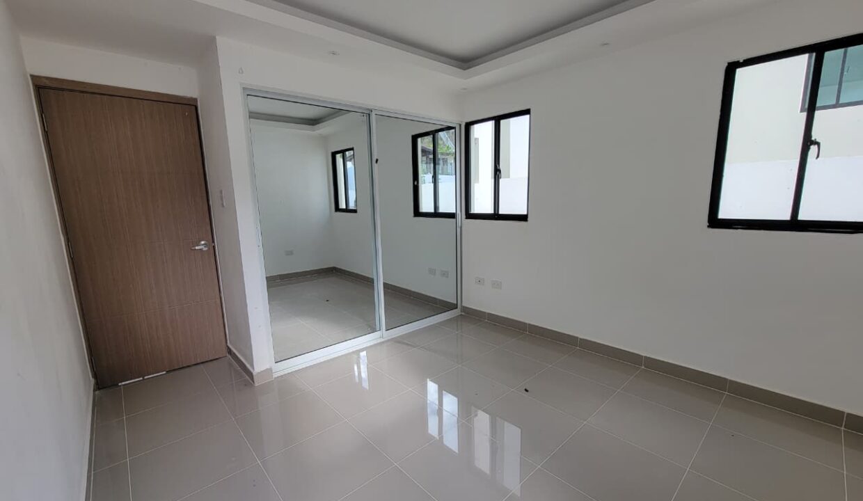 WhatsApp Image 2025-11-20 at 5.53.16 PM (1)